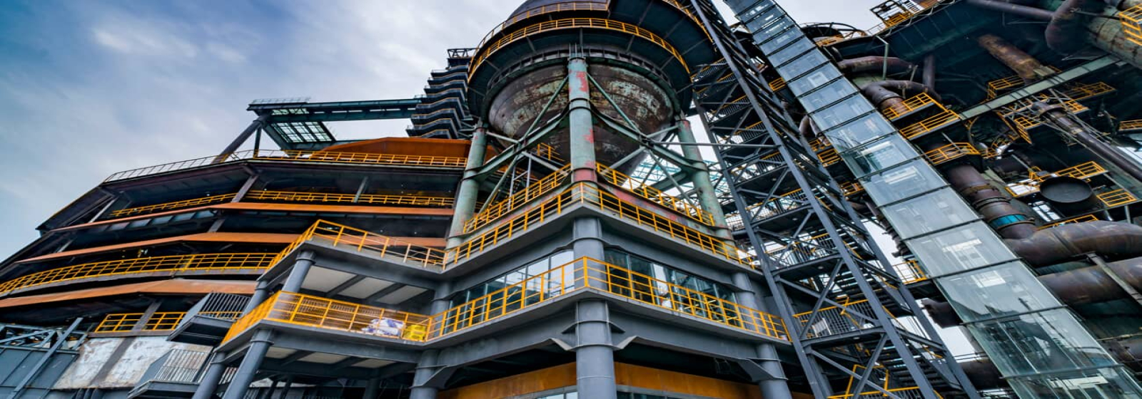 圍護(hù)板件：壓形板、夾心板、復(fù)合板、瓦棱板、弧形板等